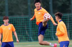 问鼎app包含山东男篮训练开放日；冲刺阶段临场应变引欢呼；英超在即；球队文化再被提及的词条